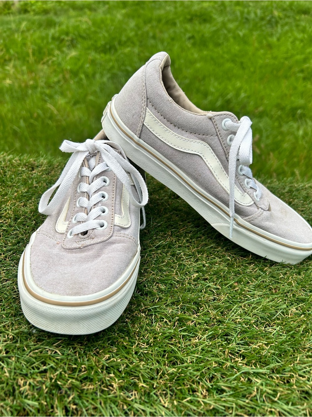 VANS Canvas Lace-Up Low Top Sneakers Beige/White Size 6.5